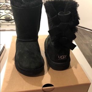 Uggs for kids with bows Like New